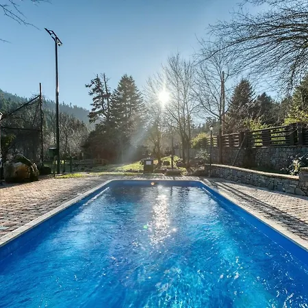 Chalet Seasons Paradise